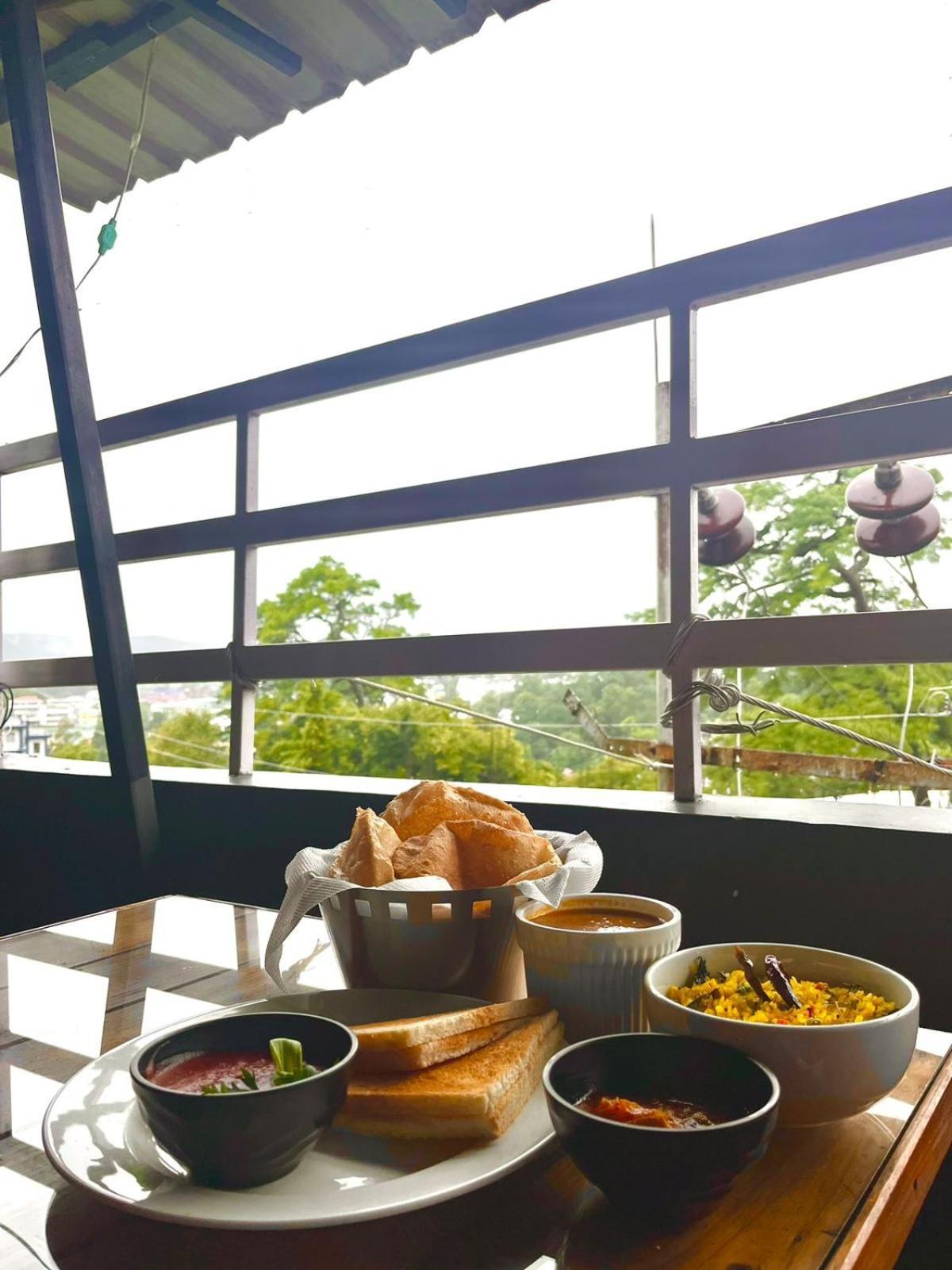 The Living Roof Hotel Shillong Buitenkant foto